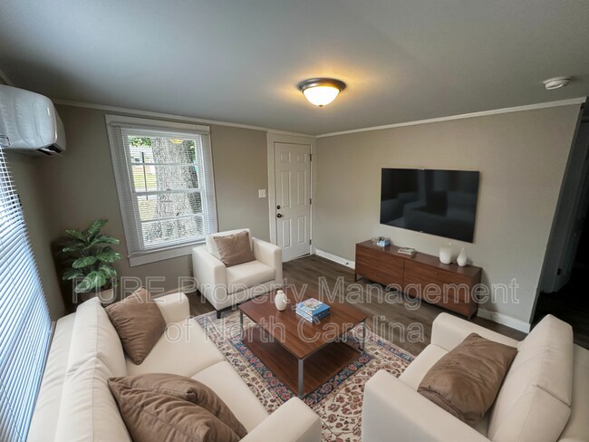 Photo - 928 Dixie St