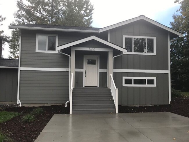 5 Bed 3 Bath Home near WWU! - 5 Bed 3 Bath Home near WWU!