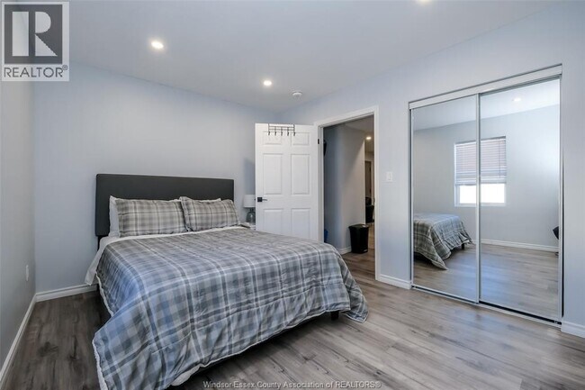 Photo - 493 University Ave W Unit 4