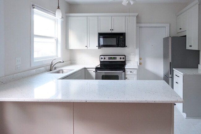 Building Photo - 117 N West St Unit 1st Floor Rental