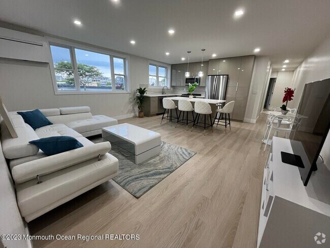 Building Photo - 1217 Ocean Ave Unit B11 Rental