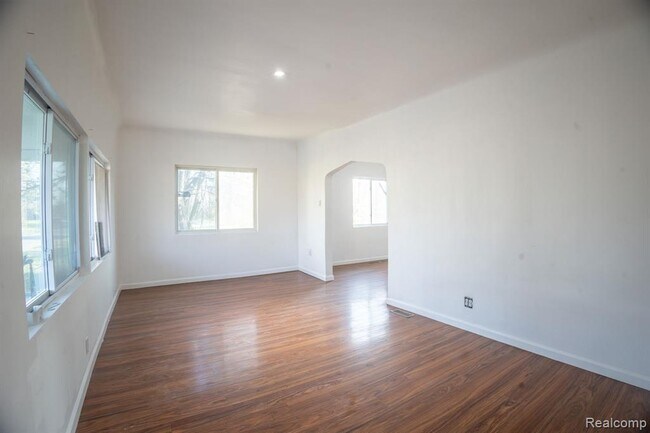 Photo - 12739 Hamburg St