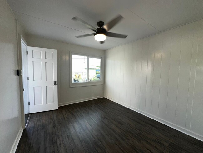 1 bedroom duplex, fully renovated, 2 car p... - 1 bedroom duplex, fully renovated, 2 car p... House