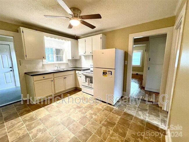 Photo - 338 Magnolia St NW