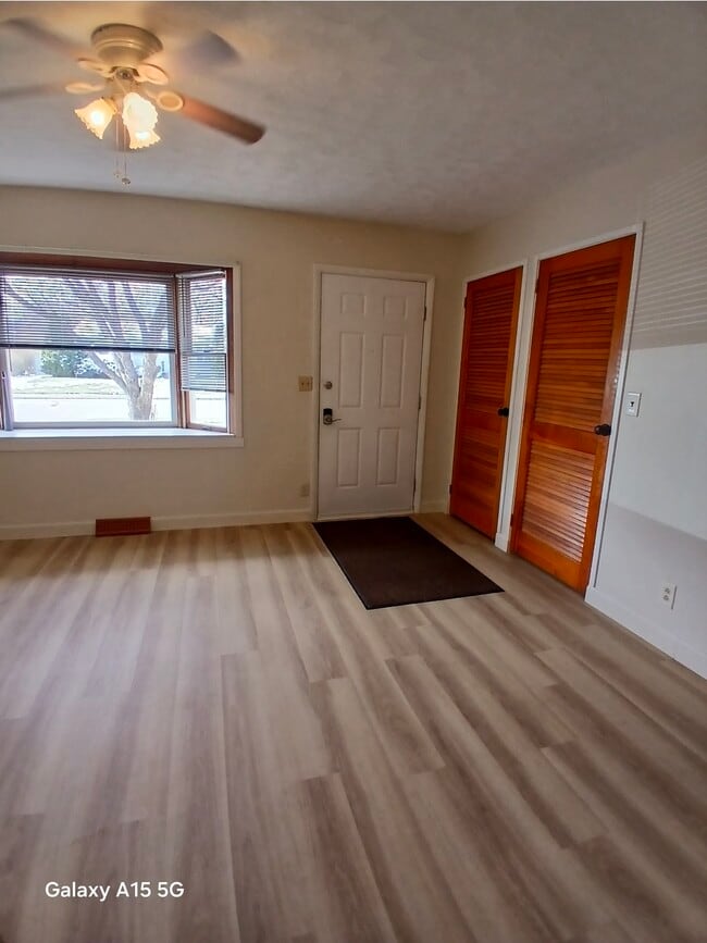 Photo - 304 Marshall St