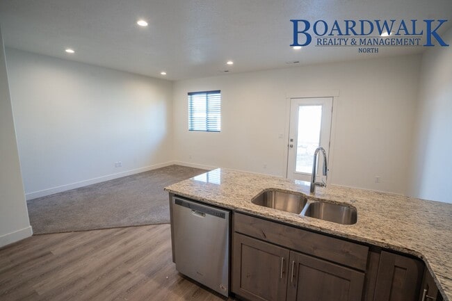 Photo - Great 3 Bedroom Townhome with Garage