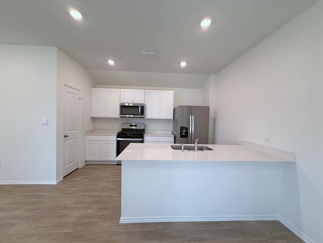 Photo - 202 Constanza Trl