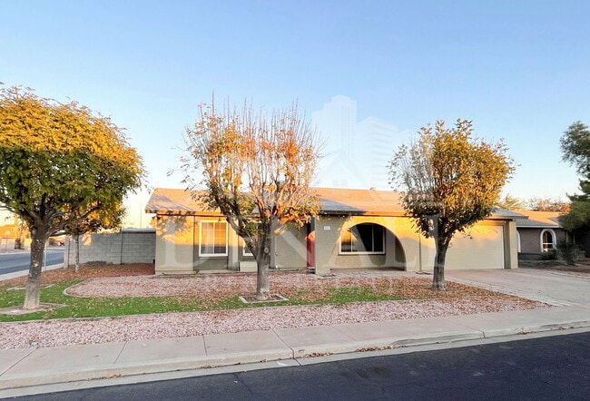 Photo - 3033 S Longmore