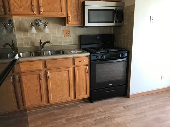 Kitchen - 2211 Sturdy Rd Unidad C