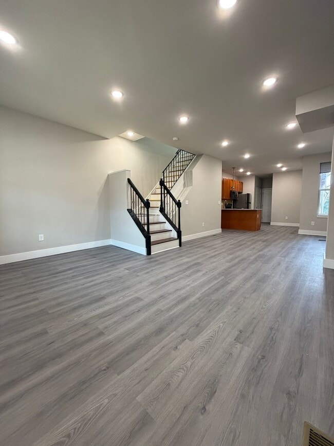 Photo - ??? NEWLY RENOVATED 3 BEDROOMS & 2.5 BATH HOUSE LOCATED IN HADDINGTON