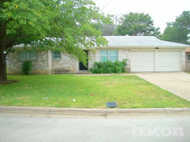 Building Photo - 1703 Sagebrush Trail