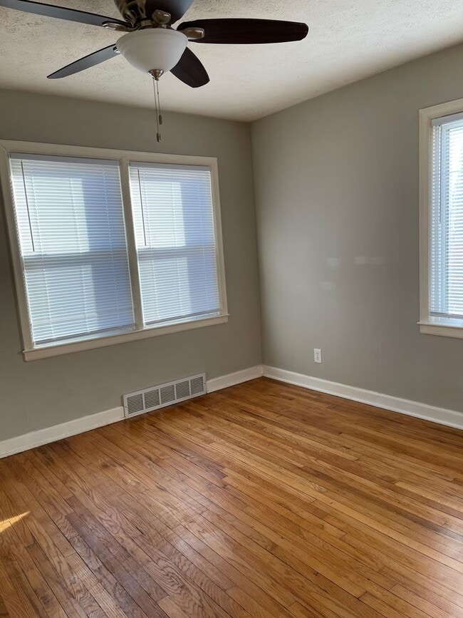 Photo - Dundee Village Rentals (820 N 46th St) Unit #2
