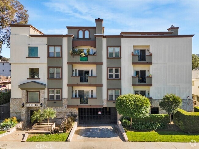 Building Photo - 12916 Moorpark St Unit 204-204 Rental