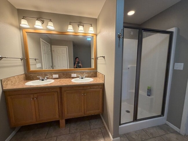 710 Sunrise Ct
