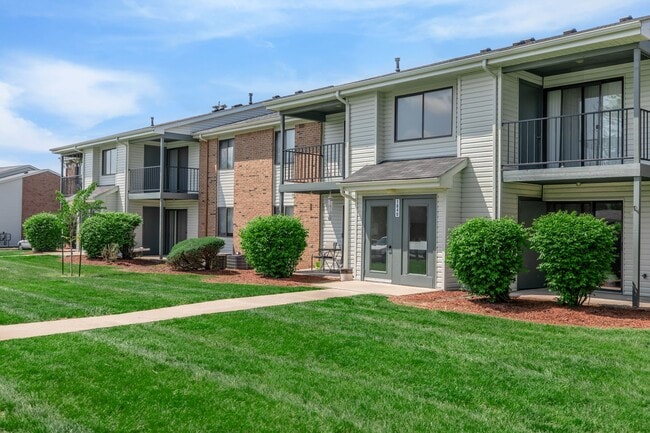 Well-Maintained Grounds - Lakeview Apartments
