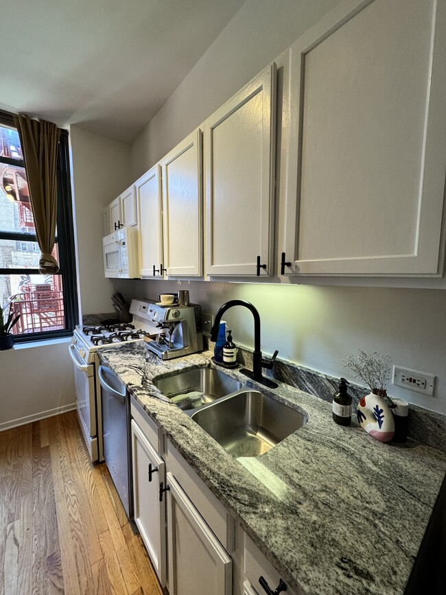 Photo - 208 W Washington St