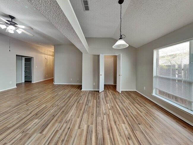 Photo - 7413 Ranger Way