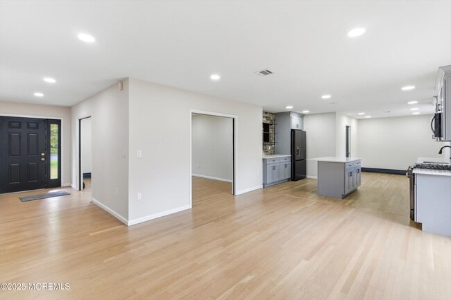 Photo - 257 Alexander Ave