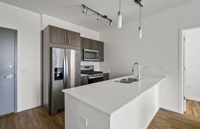 Building Photo - 3720 N Halsted St Rental