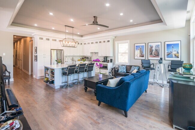 Photo - 441 E Oakwood Blvd Unit 3