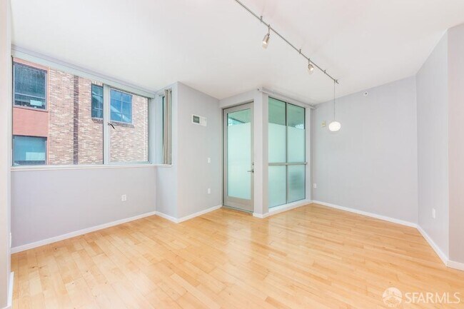 Photo - 69 Clementina St
