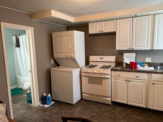 Building Photo - 407 N Clinton St Unit B