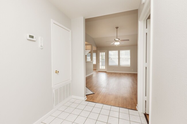 Photo - 704 Red River Ln