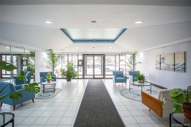 855 E Broadway Unit LC