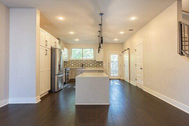 Photo - 130 Rose Ln Unit 202