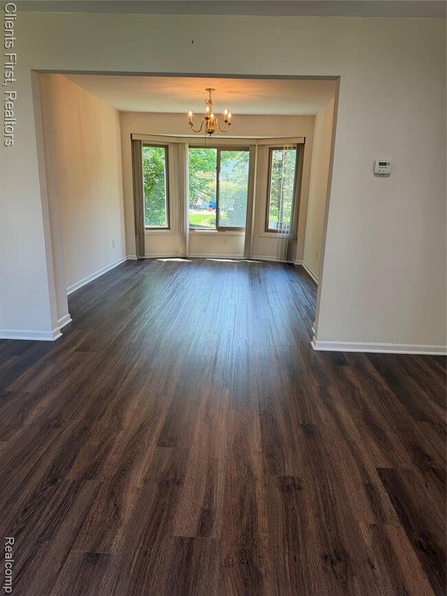 Photo - 7043 Foxridge Dr