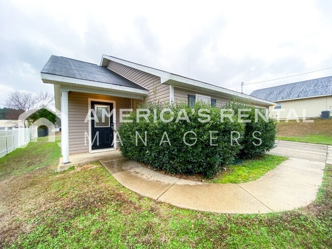 Building Photo - 15915 Lexie Dr