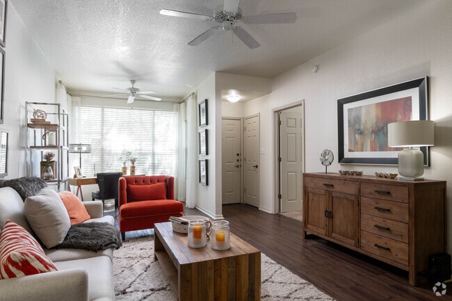 1BR, 1BA - 846 SF