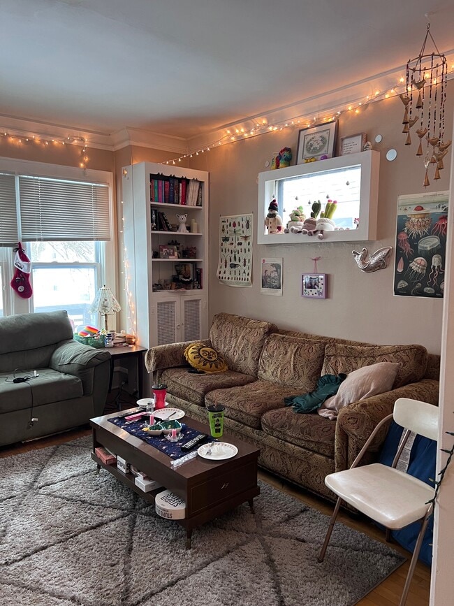 Living Room - 3431 N Bartlett Ave Unit 3431