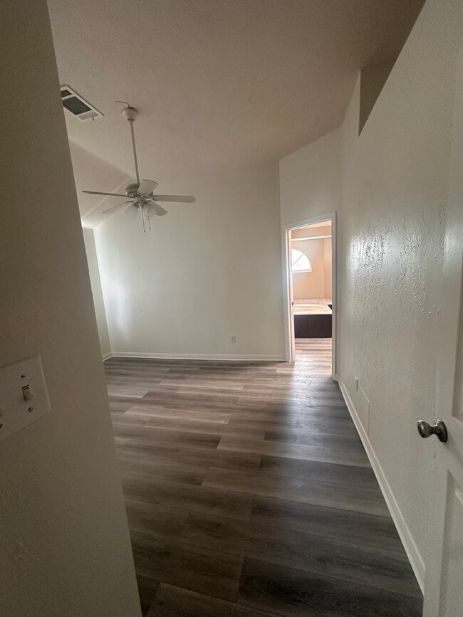 Photo - 3315 S Greenpark Dr