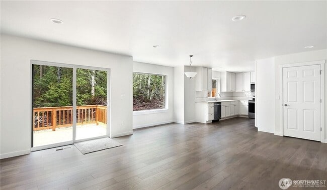 Photo - 319 Whitetail Lp