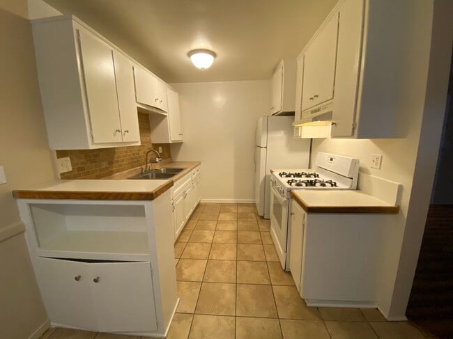 Building Photo - 1328 Randy St