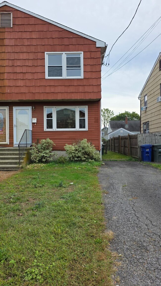 Photo - 104 Yacht St