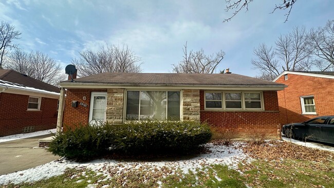 Three Bedroom Brick Ranch in Oak Park with... - Three Bedroom Brick Ranch in Oak Park with... House