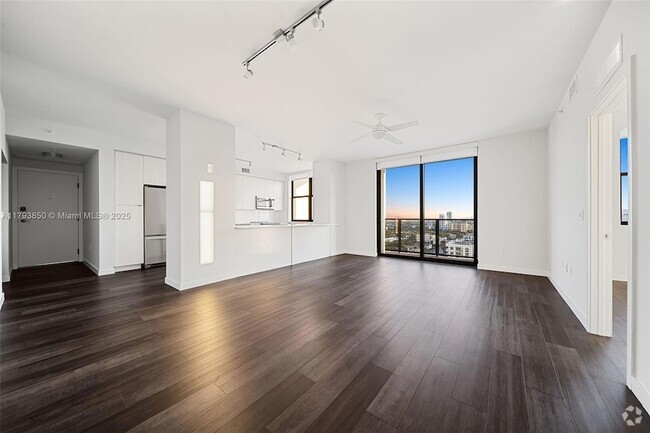Building Photo - 555 NE 8th St Unit 1501 Rental