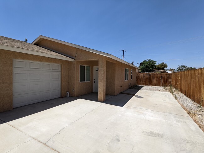 Building Photo - 7154 Barberry Ave Rental