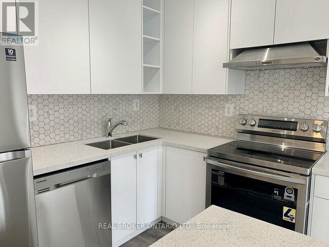 Photo - 2199 Gerrard St E
