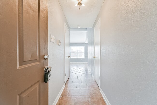 Photo - 8410 Gulfwood Ln