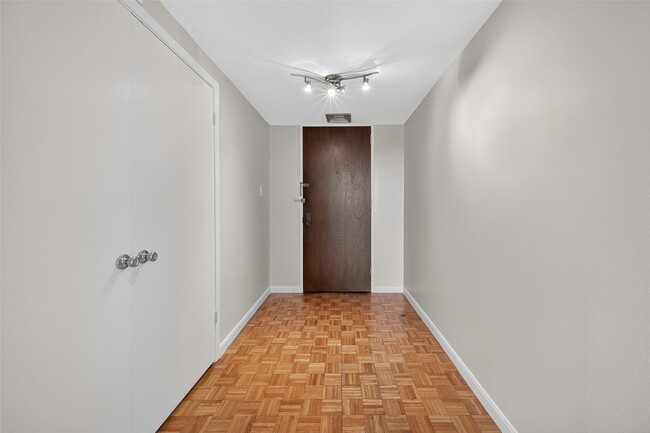 Photo - 5001 Woodway Dr Unit 1804