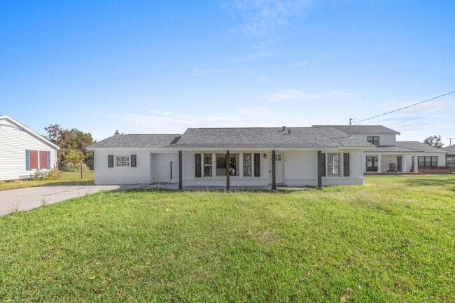 Building Photo - Updated 4/2 in Sulphur!