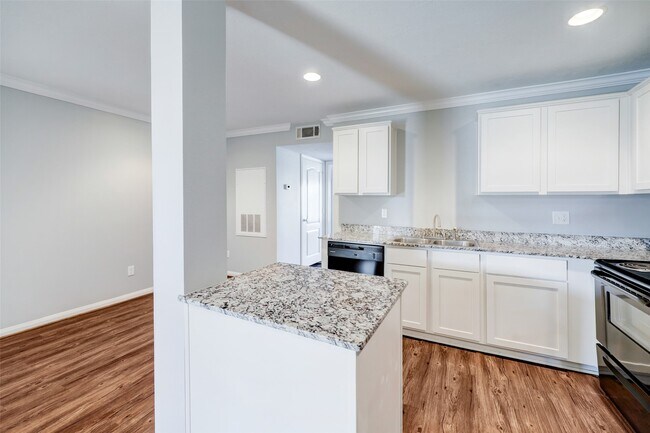 Photo - 835 Heights Blvd