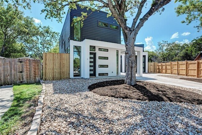 Photo - 6111 Begonia Cir Unit 1