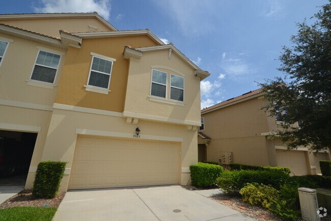 Building Photo - Gorgeous 3/2.5 Townhome in East Orlando ~ ...
