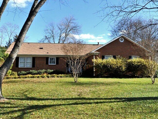 Beautiful 3 bedroom 2 bath ranch home for ... - Beautiful 3 bedroom 2 bath ranch home for ...