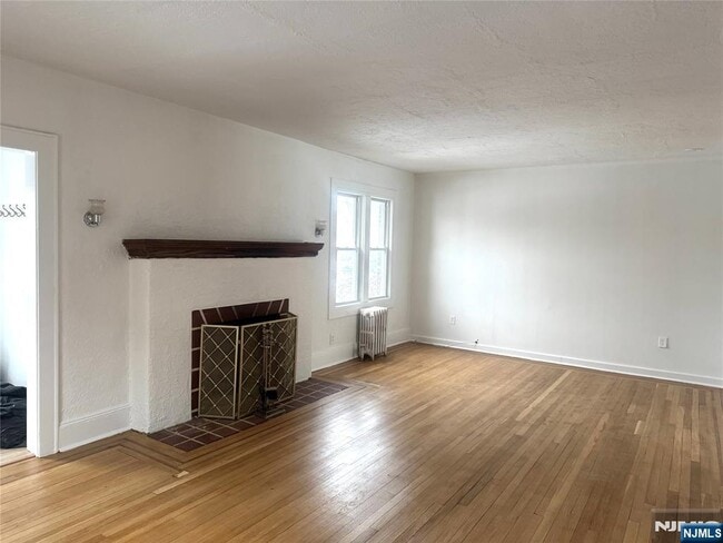 Photo - 346 N Van Dien Ave