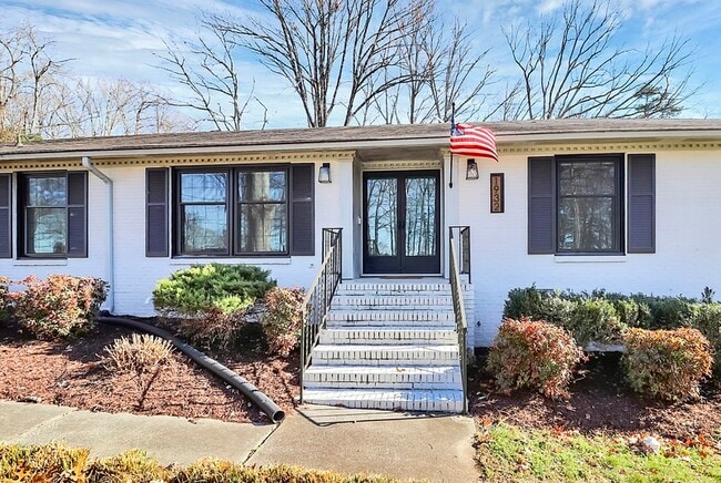 Photo - 1932 Stoneyridge Dr